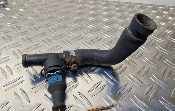 Audi A6 S6 C4 4A Engine coolant pipe/hose 4A0819497
