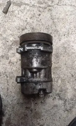 Volkswagen Transporter - Caravelle T4 Air conditioning (A/C) compressor (pump) 701820805q