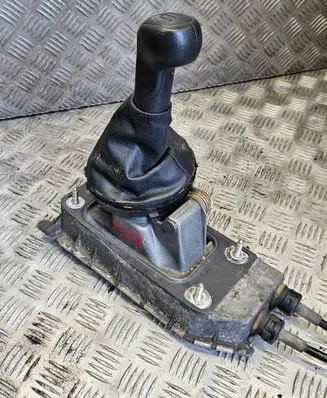 Skoda Fabia Mk2 (5J) Gear shifter/selector 6Q0711049 6Q0711061