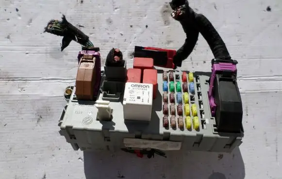 Fiat Bravo Relay mounting block 51826183