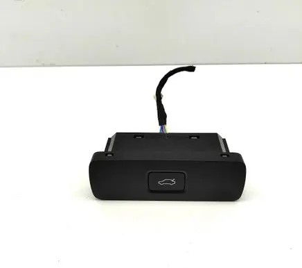 Volvo XC40 Tailgate/boot open switch button 32350330 P32350330