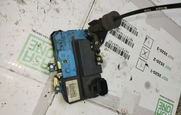 Volvo S60 Front door lock 8650544