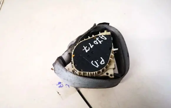 Opel Tigra B Front seatbelt 93162270 93162270n