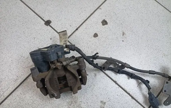 Ford Fusion II Rear brake caliper DG8C-2D250-A
