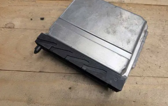 Volvo S60 Engine control unit/module 08667710A