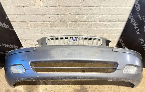 Volvo V70 Front bumper 08693340