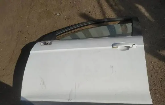 Chevrolet Captiva Front door baltos