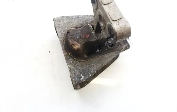 Honda Civic Engine mount bracket