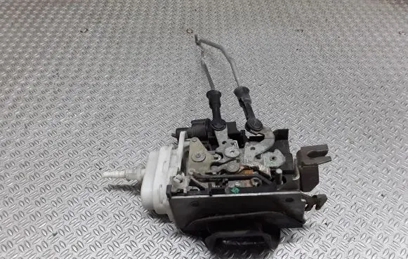 Audi A4 S4 B5 8D Front door lock