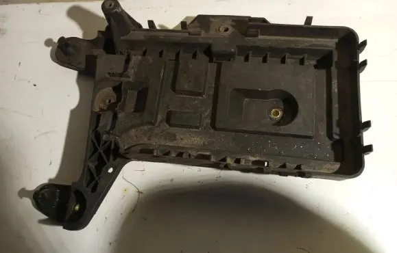 Volkswagen PASSAT B6 Battery box tray 1K0915333C