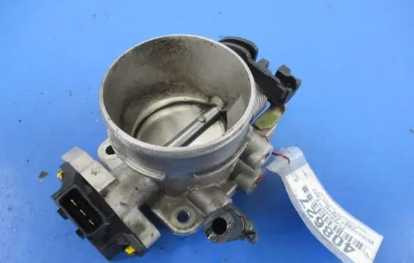 Volkswagen PASSAT B4 Throttle body valve 037061BN