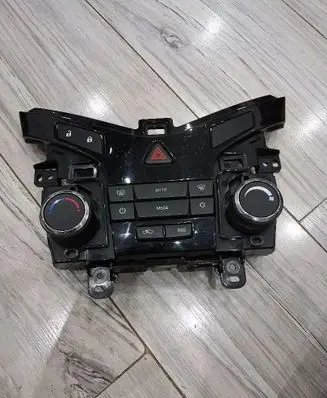 Chevrolet Cruze II Climate control unit 386202