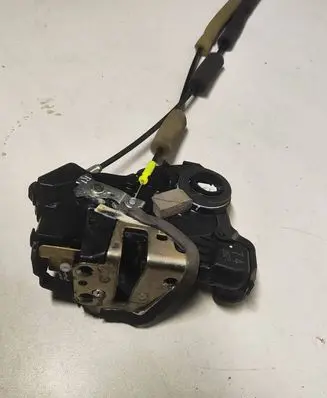 Lexus ES 250 - 300 - 330 Front door lock