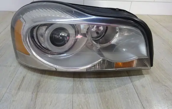 Volvo XC90 Headlight/headlamp XC90LAMPAPRAWAPRZEDNIAXENONSKRETNY30698575