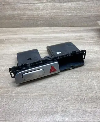 Volkswagen PASSAT CC Hazard light switch 3C1857273