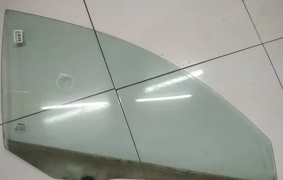 Nissan Primera Front door window glass four-door as2