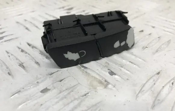 Mercedes-Benz C W204 Central locking switch button A2049058502