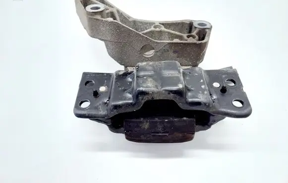 Volkswagen PASSAT B8 Engine mount bracket 5Q0199555BJ 1K0199117