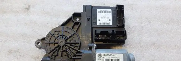 Volkswagen Caddy Front door window regulator motor 5K0959793 1T0959701T