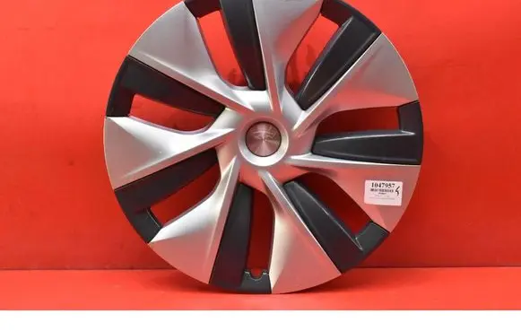 Tesla Model Y R17 wheel hub/cap/trim 104423500B