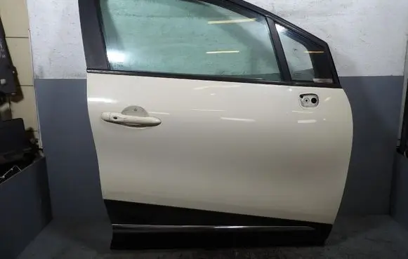 Renault Captur Front door 