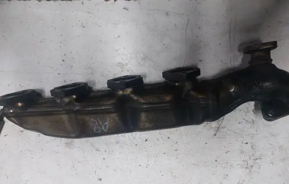 Audi A8 S8 D2 4D Exhaust manifold 057253033E
