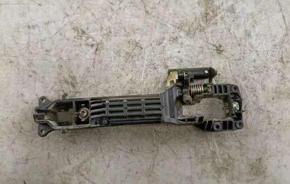 Suzuki Grand Vitara II Loading door exterior handle/bracket 