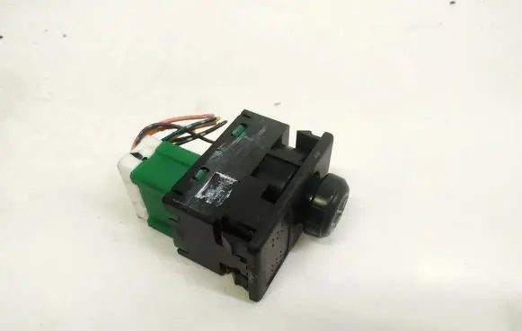 Nissan Almera N16 Wing mirror switch