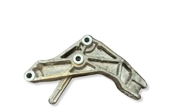 Opel Zafira B Engine mounting bracket 2581