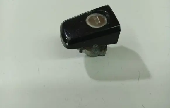 Opel Zafira B Front door lock (next to the handle) 