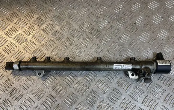 Mercedes-Benz C W204 Fuel main line pipe A6460700395 R9144Z142A 9307Z515A