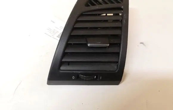 BMW 1 E81 E87 Dashboard side air vent grill/cover trim 5160 7059187 P0101171