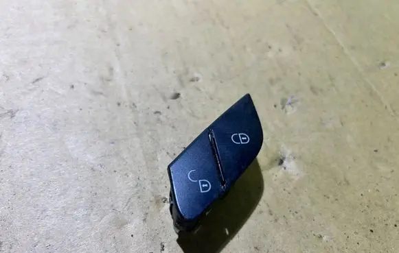 Mercedes-Benz R W251 Central locking switch button A2518201010