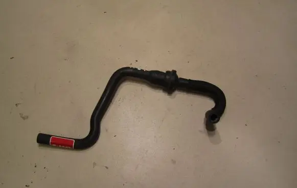 Volkswagen PASSAT B6 Breather hose/pipe 03C103553D
