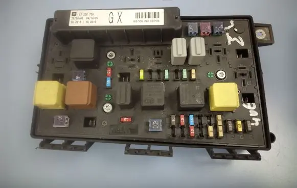 Opel Zafira B Fuse module 13206750 5DK00866808