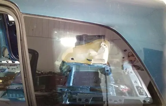 Opel Zafira B Rear side window