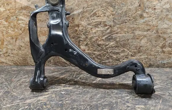 Land Rover Discovery 4 - LR4 Front lower control arm/wishbone AE18