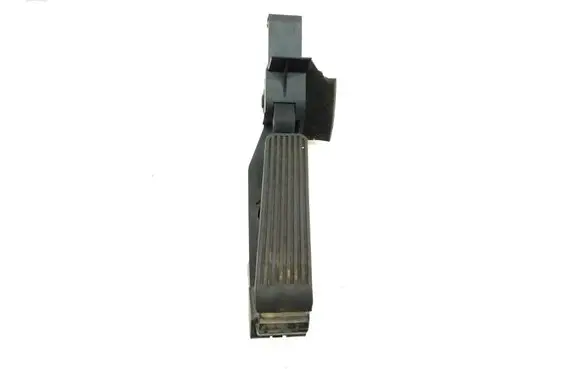 Accelerator throttle pedal
