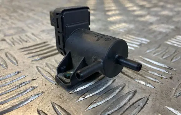 Opel Vivaro Turbo solenoid valve 8200762162