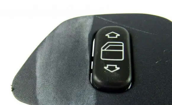 Mercedes-Benz E W210 Electric window control switch 2108208210