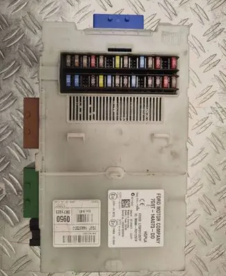 Ford Mondeo MK IV Fuse module 7G9T14A073DD LTQF01125TP 28130621