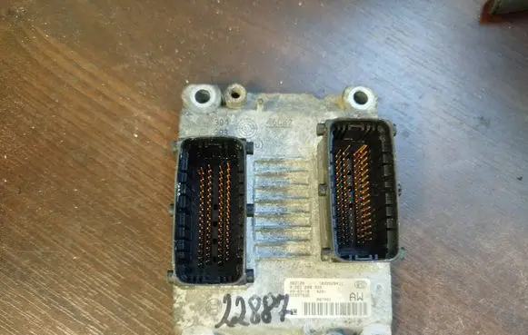 Opel Corsa C Engine control unit/module 55557932 0261208939.