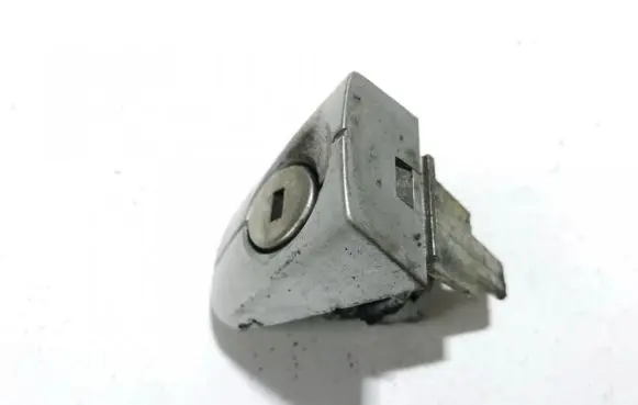 Ford Focus C-MAX Front door lock (next to the handle) 