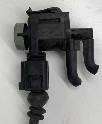 Volkswagen Golf IV Turbo solenoid valve 1J0906283C