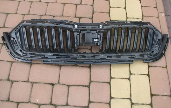 Skoda Octavia Mk3 (5E) Front bumper upper radiator grill