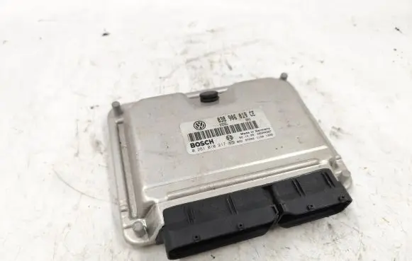 Volkswagen PASSAT B5 Engine control unit/module 038906019CE 28SA4307 0281010217