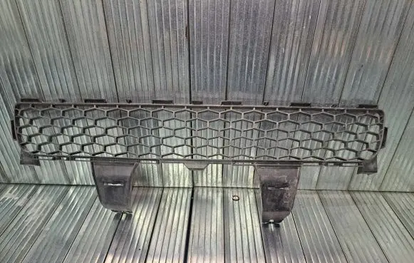 Toyota Corolla Verso AR10 Front bumper lower grill 531120F030