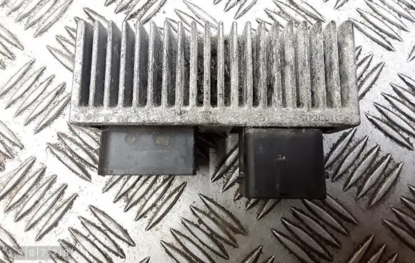 Opel Vivaro Glow plug pre-heat relay 271206395r