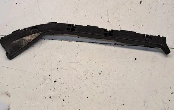Toyota Prius (NHW20) Rear bumper mounting bracket 5257647011