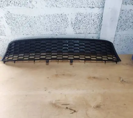 Lexus RX 330 - 350 - 400H Front bumper lower grill 531120E110